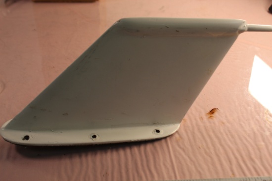 communications components ELT antenna frequency 121.5 MHz & 243 MHz