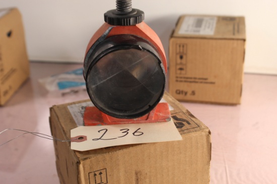 Surveying equipment reflector