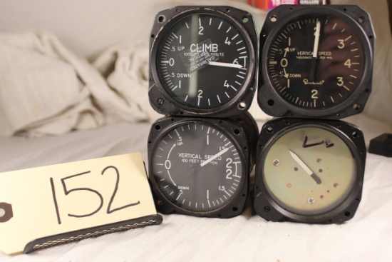 Lot of 4 various vertical speed indicator’s