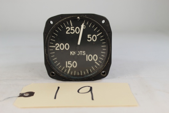 KOLLSMAN INSTRUMENT CORPORATION AIRSPEED INDICATOR TRANSMITTER TYPE B1582110008 S/N 285