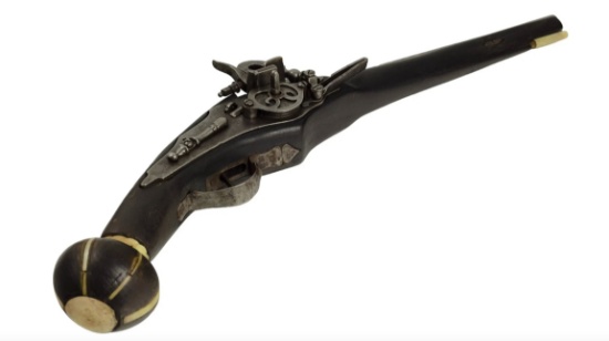16thâ€“17th Century French Wheel Lock Pistol with Russian Coat of Arms, Stamped â€œParis,â€ 22" Len