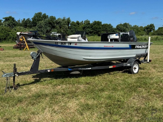 TRACKER SWEET 16 FISHING BOAT
