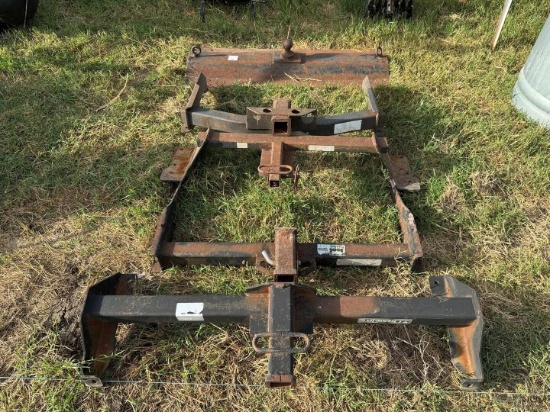 4 RECIEVER HITCHES & 1 5TH WHEEL PLATE