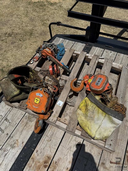 PALLET OF CHAINS AND CHAIN HOIST