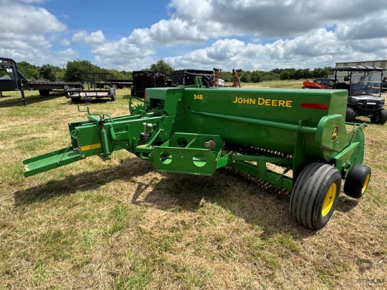 JOHN DEERE 348 BALER