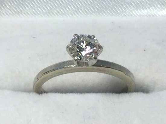 Stunning Ladie's 14K Gold Genuine 3/4ct Diamond Ring