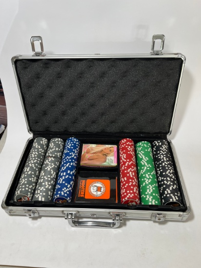 HOOTERS POKER SET - CHIPS, 2 DECKS OF CARDS, CASE (SILVER ANNIVERSARY EDITI
