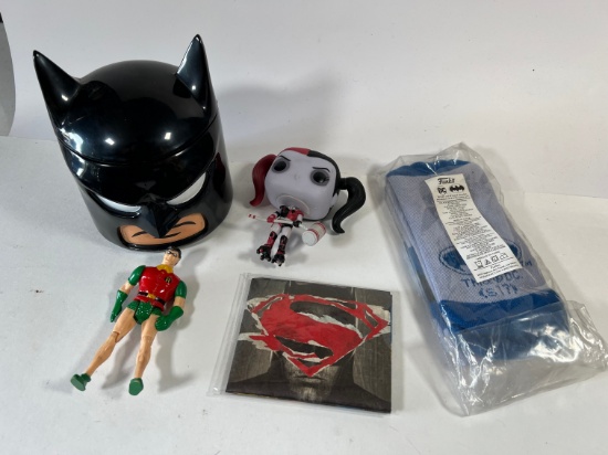 DC ASSORTED - HARLEY FUNKO, ROBIN 1989 FIGURE, BATMAN THERMOS, BAT/SUPER WA