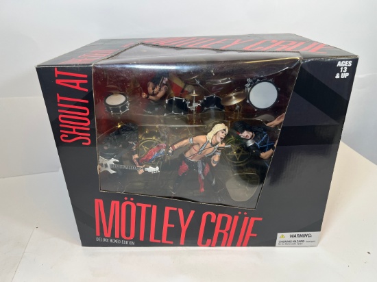 MONTLEY CRUE "SHOUT AT THE DEVIL" DELUXE BOXED EDITION - MCFARLANE TOYS SIG