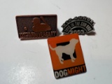 PINS ASSORTED - MLB, TOYS IN THE SUN RUN, DOGMIGHT