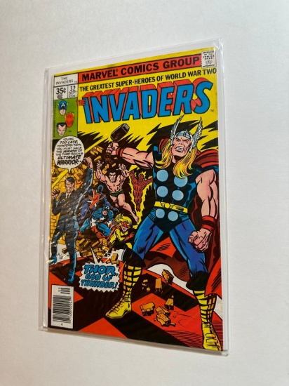 THE INVADERS #32 MARVEL - NEWSTAND