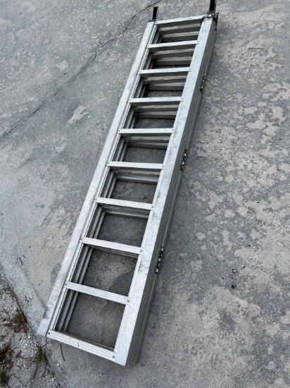 ALUMINUM FOLDING RAMP