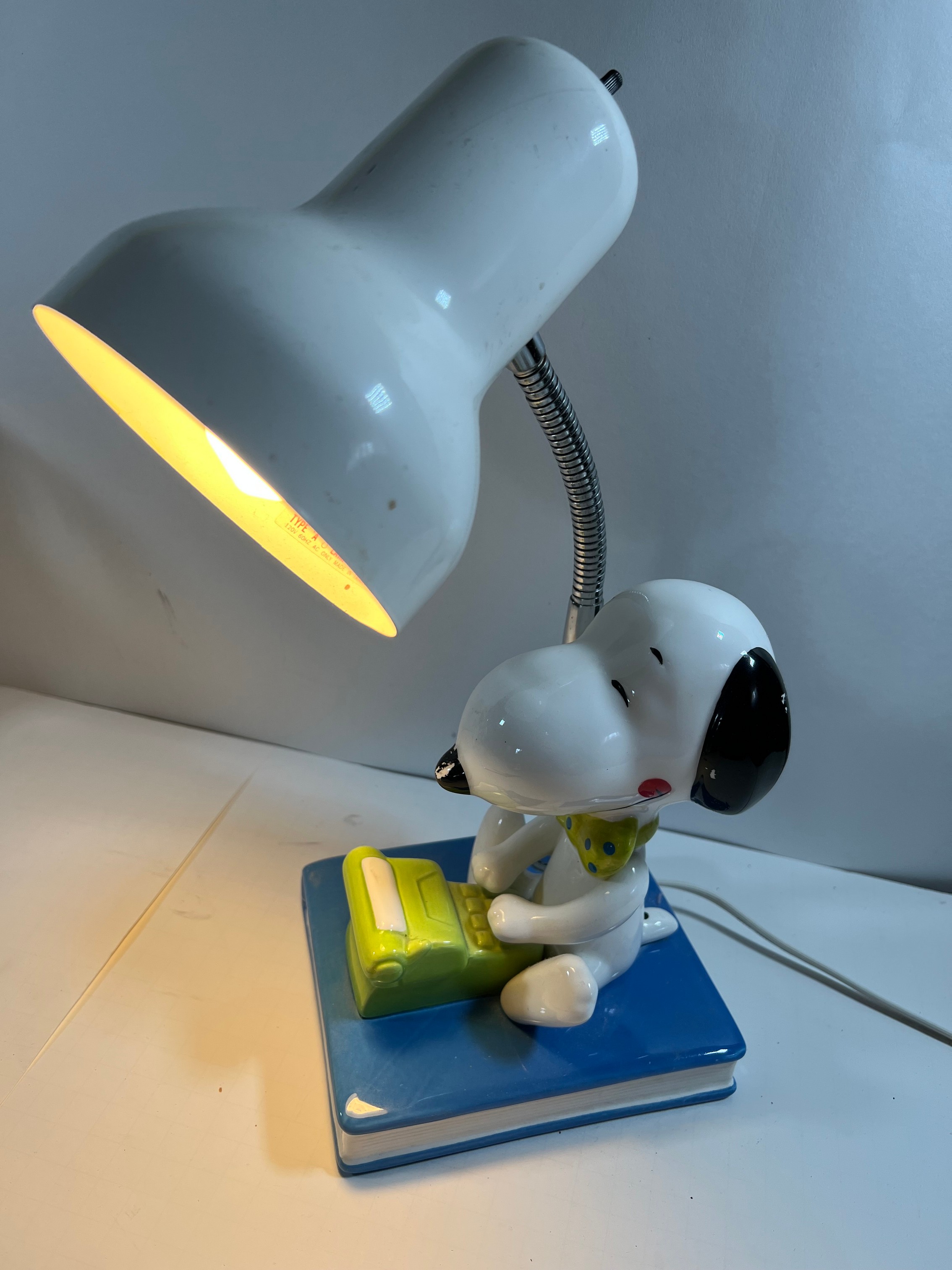 VINTAGE SNOOPY DESK LAMP - (UNITED FEATURE | Proxibid