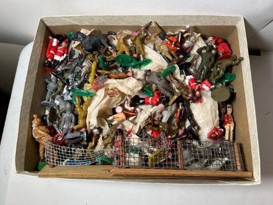 LARGE LOT - ASSORTED MINIATURE MILITARY SOLDIERS, ETC (60+)
