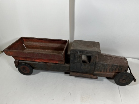 ANTIQUE METAL TOY DUMP TRUCK
