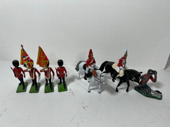 ASSORTED MINIATURE SOLDIERS (INCLUDING BRITISH)