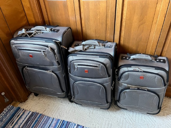 SWISSGEAR GRAY MATCHING LUGGAGE