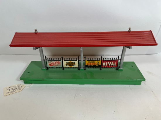 LIONEL 156 STATION PLATFORM TOY - VINTAGE