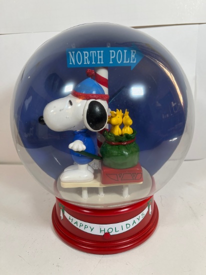 THE PEANUTS "SNOOPY" HAPPY HOLIDAYS DÉCOR (NORTH POLE)