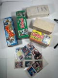 LOT - SPORTS CARDS ASSORTED - BASEBALL, FOOTBALL ETC