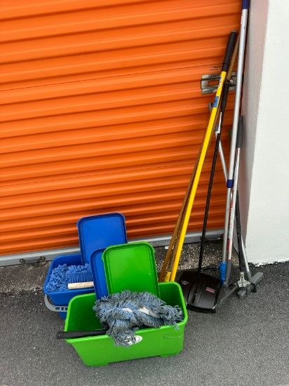 LOT - MOP BUCKETS, ETC (POMPANO, FL - S37)