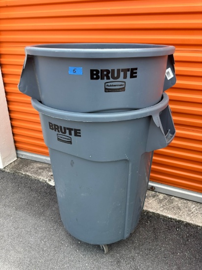 BRUTE - RUBBERMAID TRASH CANS (INCLUDES ONE DOLLY) (POMPANO, FL - S37)