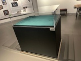 GLASS DISPLAY PODIUM - GREEN FELT, BLACK BASE
