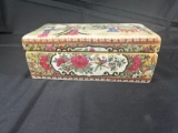VINTAGE PORCELAIN TRINKET BOX