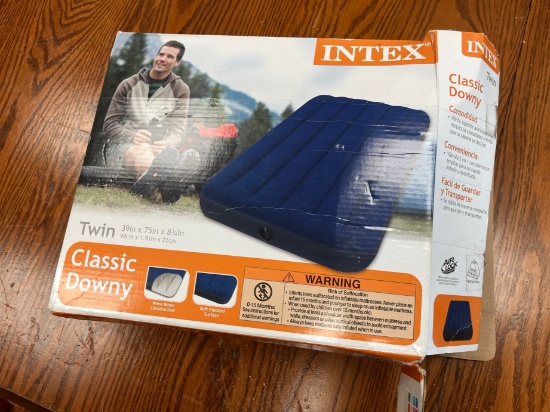 INTEX TWIN SIZE AIR MATTRESS