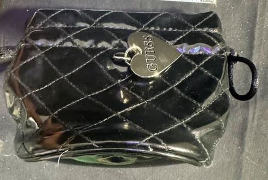 GUESS LEATHER CLUTCH / SMALL PURSE
