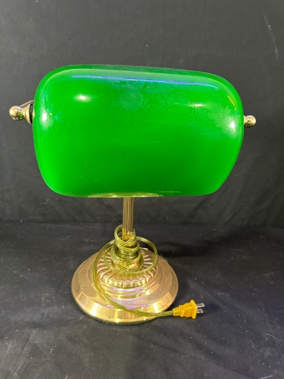 BANKERS LAMP - GREEN SHADE / BRASS BASE