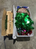 LOT - ASSORTED CHRISTMAS DÉCOR