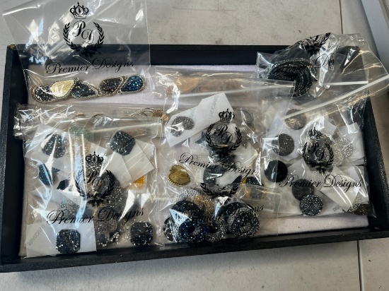 LOT - ASSORTED PENDANTS