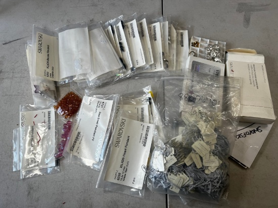 LOT - ASSORTED SWAROVSKI CRYSTALS, SAMPLES, ETC
