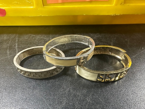 BRACLETS ASSORTED - WHITE