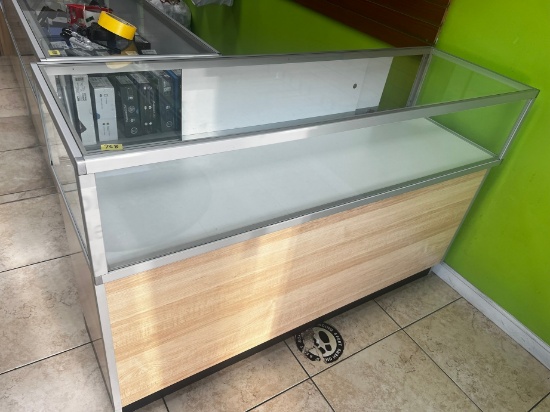 GLASS SHOWCASE - BLONDE WOOD BASE (LOCKING) - 60x38x22