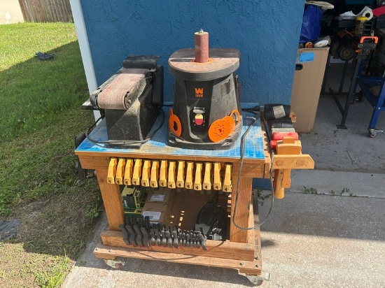 LOT WOOD WORKING BENCH + TOOLS - WEN OSCILLATING SPINDLE SANDER, 2 NAILERS,