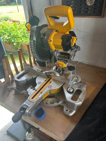DeWALT 20v MAX CORDLESS COMPOUND MITRE SAW