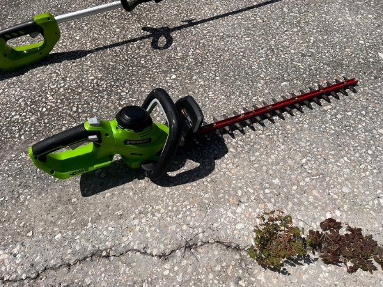 GREENWORKS CORDLESS HEDGE TRIMMER (NO BATTERY)