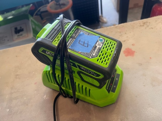 GREENWORKS 40V BATTERY WITH CHARGER - E