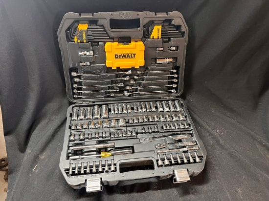 DeWALT TOOL SET - WRENCHES, SOCKET SET, ETC
