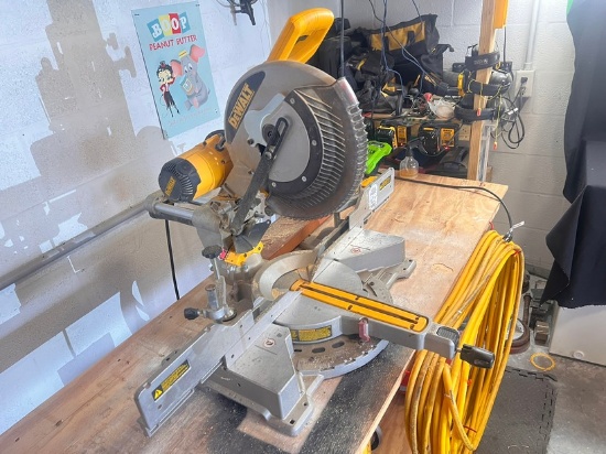 DEWALT COMPOUND MITRE SAW