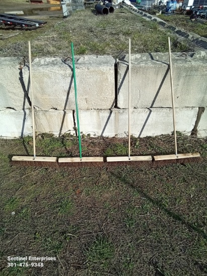 24in Push Brooms