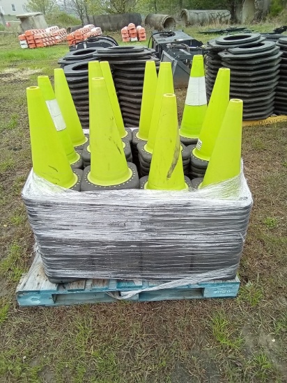 Pallet of 18in Green Cones