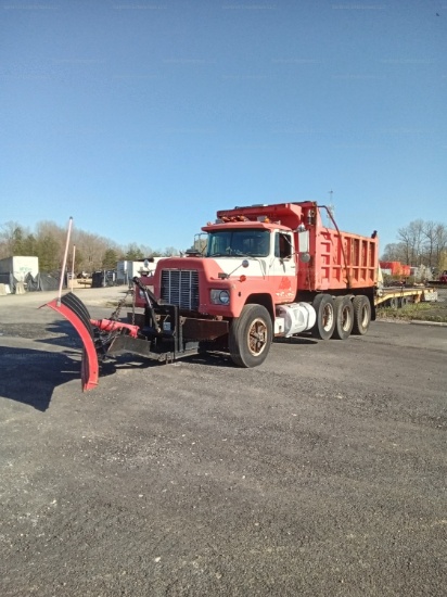 1989 Mack Rd690S Tri Axle Dump Truck
