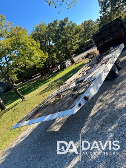 1985 Miller 30' - 30 Ton Tilt Trailer