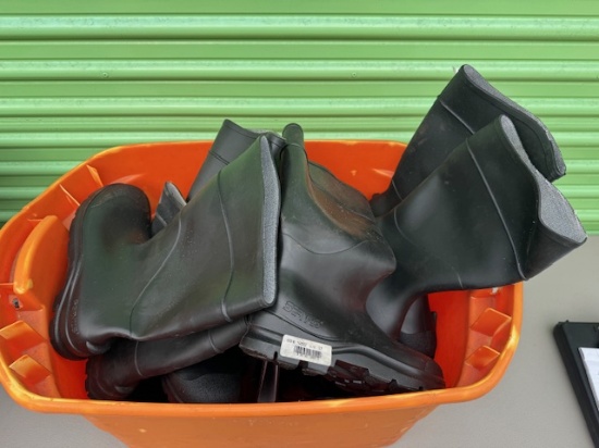 12 Pair of Rubber Boots