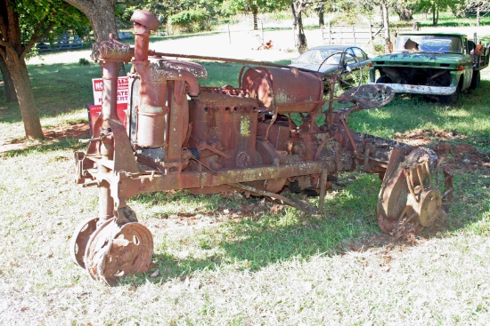 Farmall Parts Tractor 2
