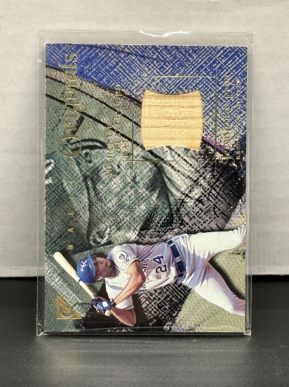 Jermaine Dye 2001 Topps Gallery Originals Authentic Player Used Bat Relic Insert #GR-JD