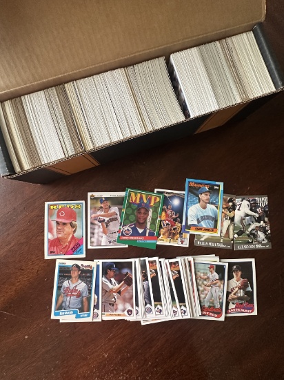 Large Box of MLB NBA NFL Cards Mostly Late 80s Early 90s Approx 550+ Cards